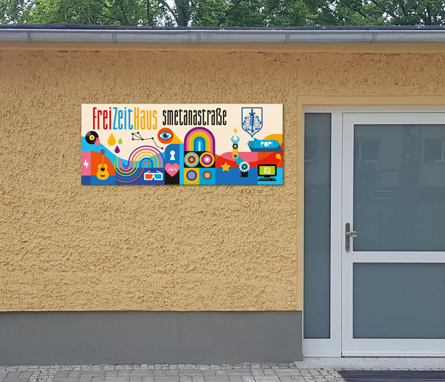 WG "Weissensee": Schild für das FreiZeitHaus – Mieter- und Jugendtreff